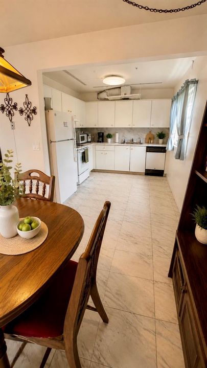 For Sale: $190,000 (2 beds, 2 baths, 1166 Square Feet)
