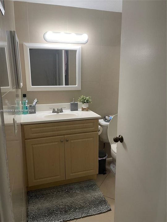 For Rent: $2,000 (1 beds, 1 baths, 710 Square Feet)