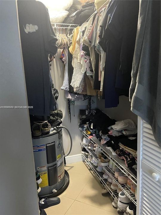 For Rent: $2,000 (1 beds, 1 baths, 710 Square Feet)