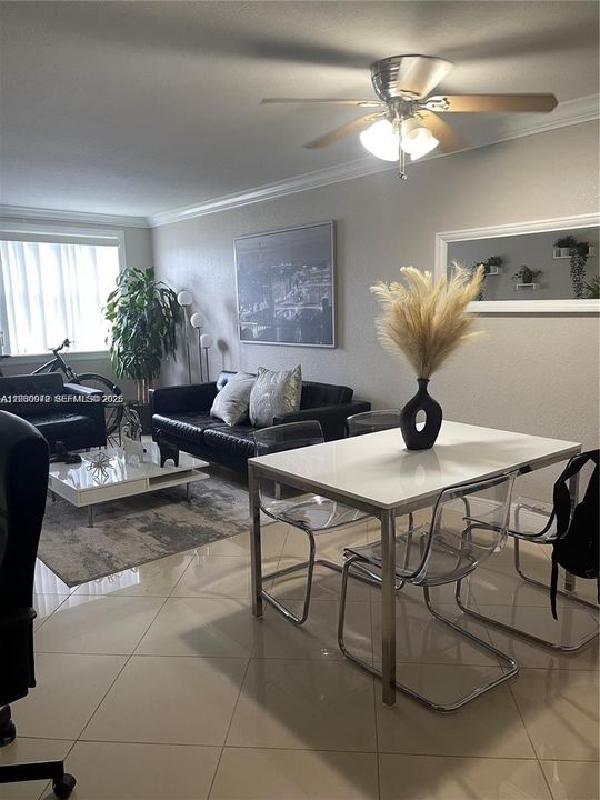 For Rent: $2,000 (1 beds, 1 baths, 710 Square Feet)