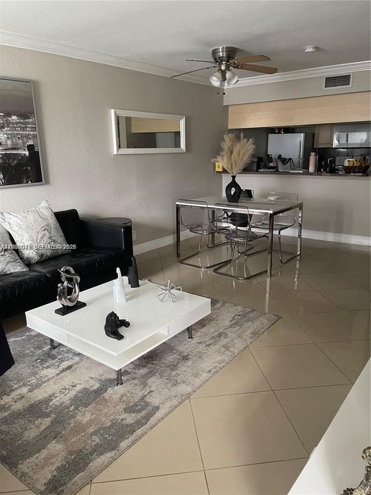 For Rent: $2,000 (1 beds, 1 baths, 710 Square Feet)