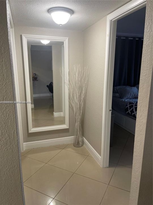 For Rent: $2,000 (1 beds, 1 baths, 710 Square Feet)