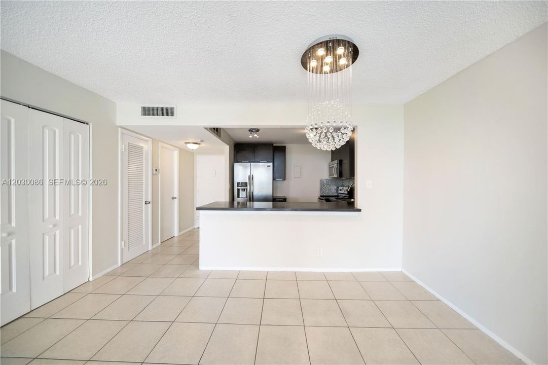 For Rent: $2,100 (1 beds, 1 baths, 780 Square Feet)