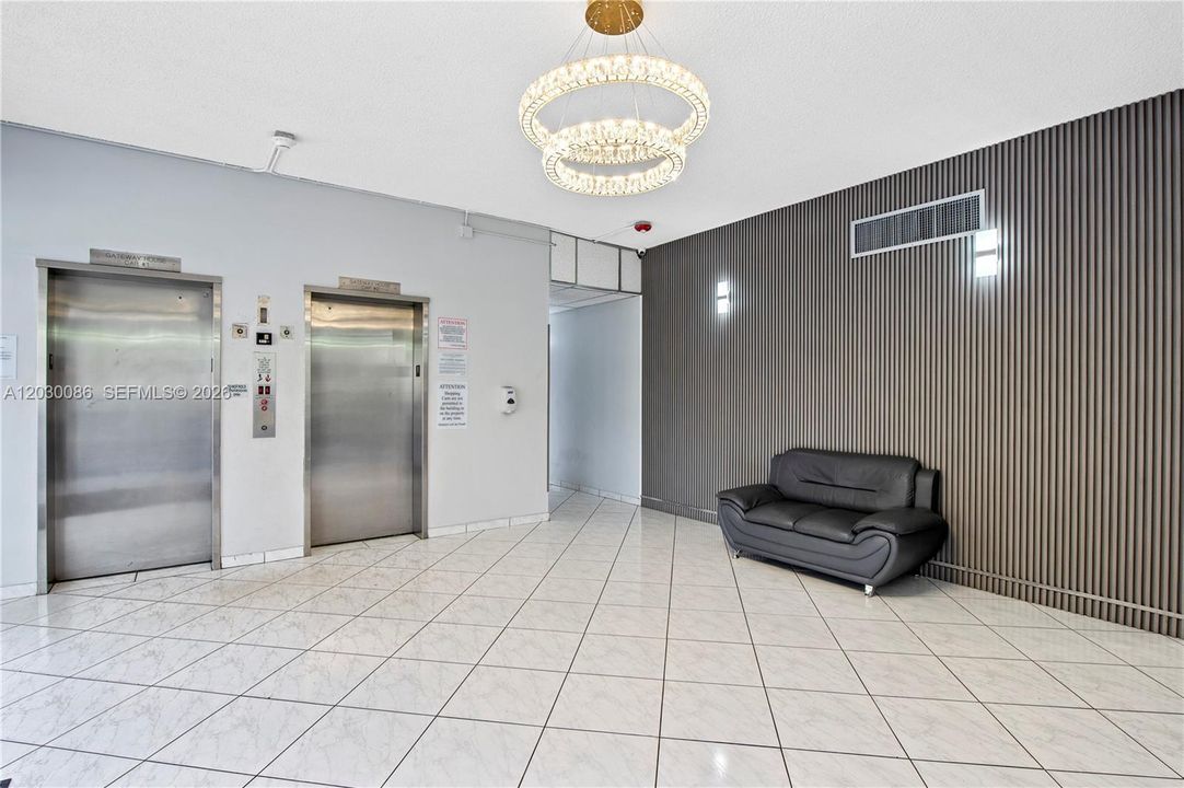 For Rent: $2,100 (1 beds, 1 baths, 780 Square Feet)