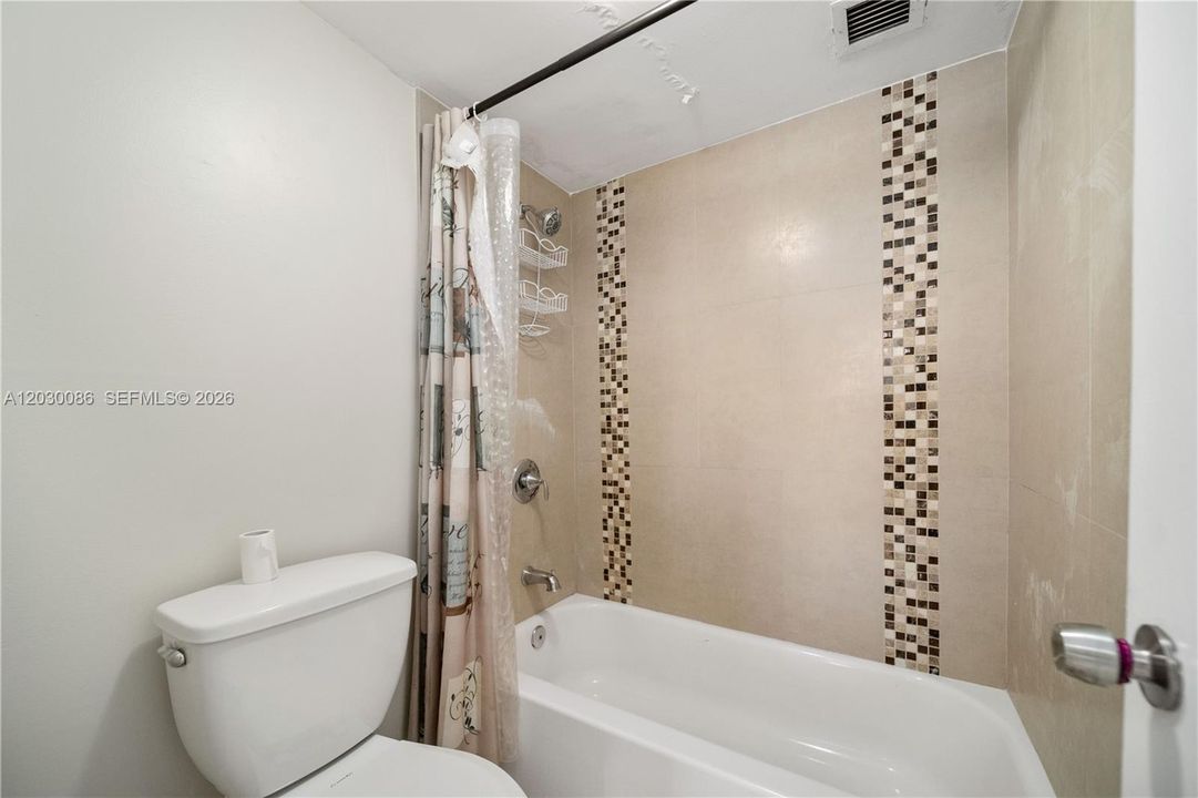 For Rent: $2,100 (1 beds, 1 baths, 780 Square Feet)