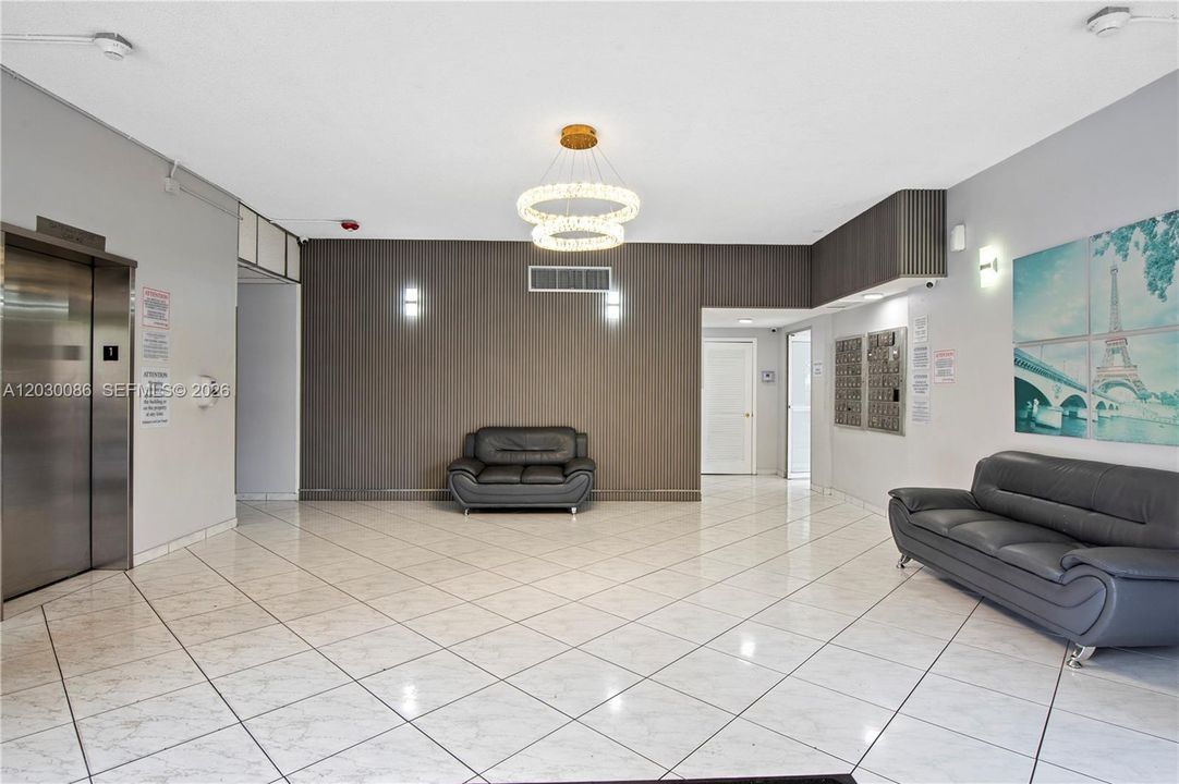 For Rent: $2,100 (1 beds, 1 baths, 780 Square Feet)