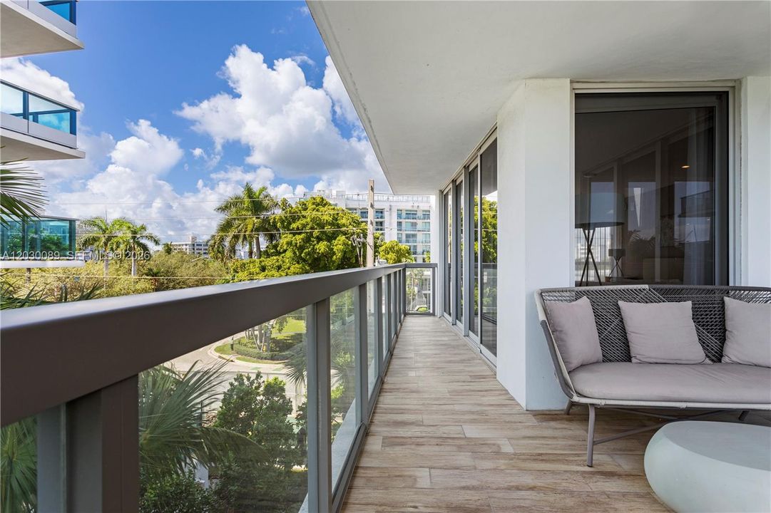 For Sale: $1,100,000 (3 beds, 2 baths, 1305 Square Feet)
