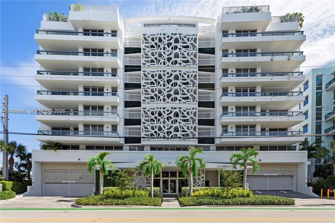 For Sale: $1,100,000 (3 beds, 2 baths, 1305 Square Feet)
