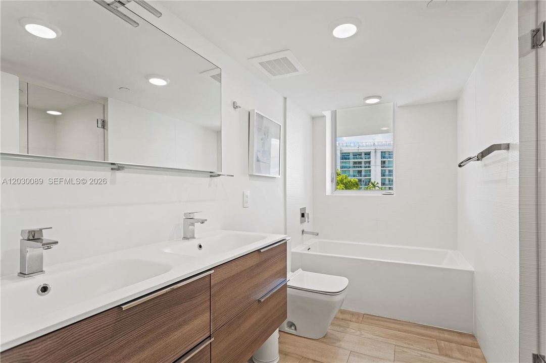 For Sale: $1,100,000 (3 beds, 2 baths, 1305 Square Feet)