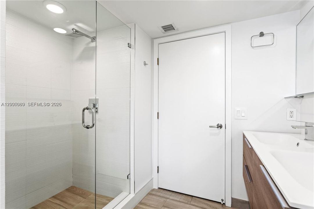 For Sale: $1,100,000 (3 beds, 2 baths, 1305 Square Feet)