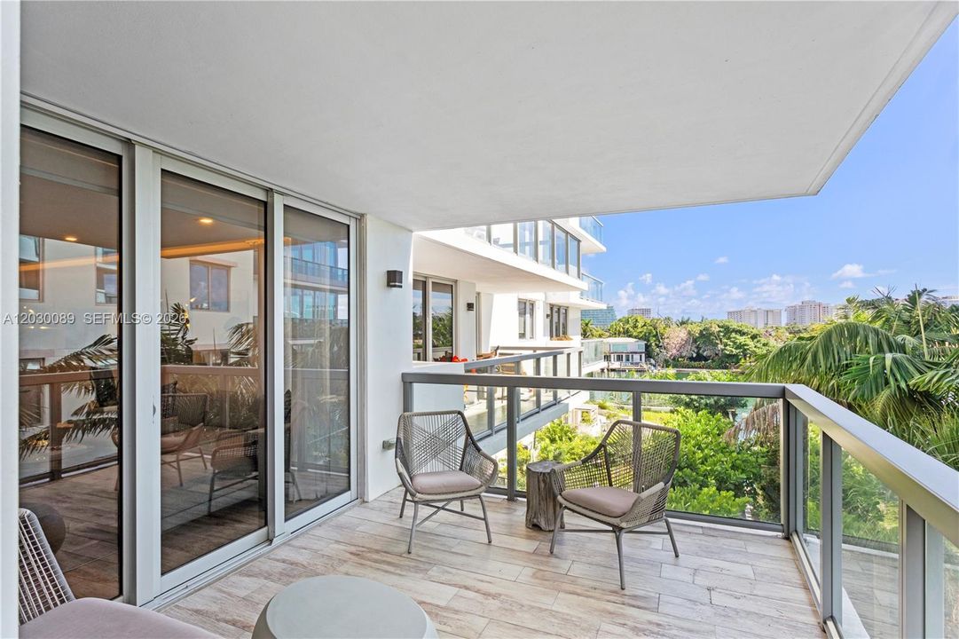 For Sale: $1,100,000 (3 beds, 2 baths, 1305 Square Feet)