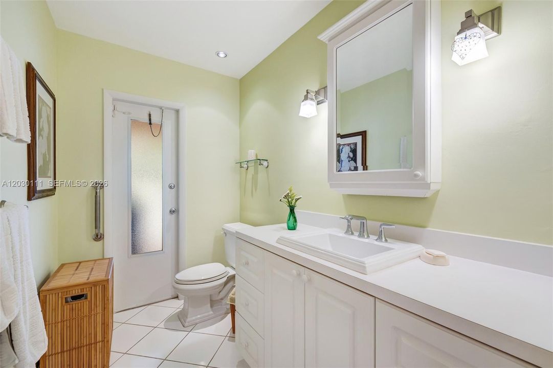 Hall Bath / Cabana Bath