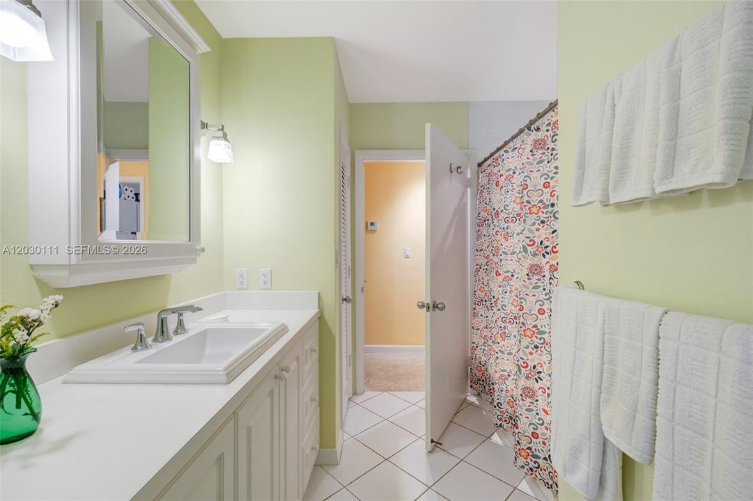 Hall Bath / Cabana Bath