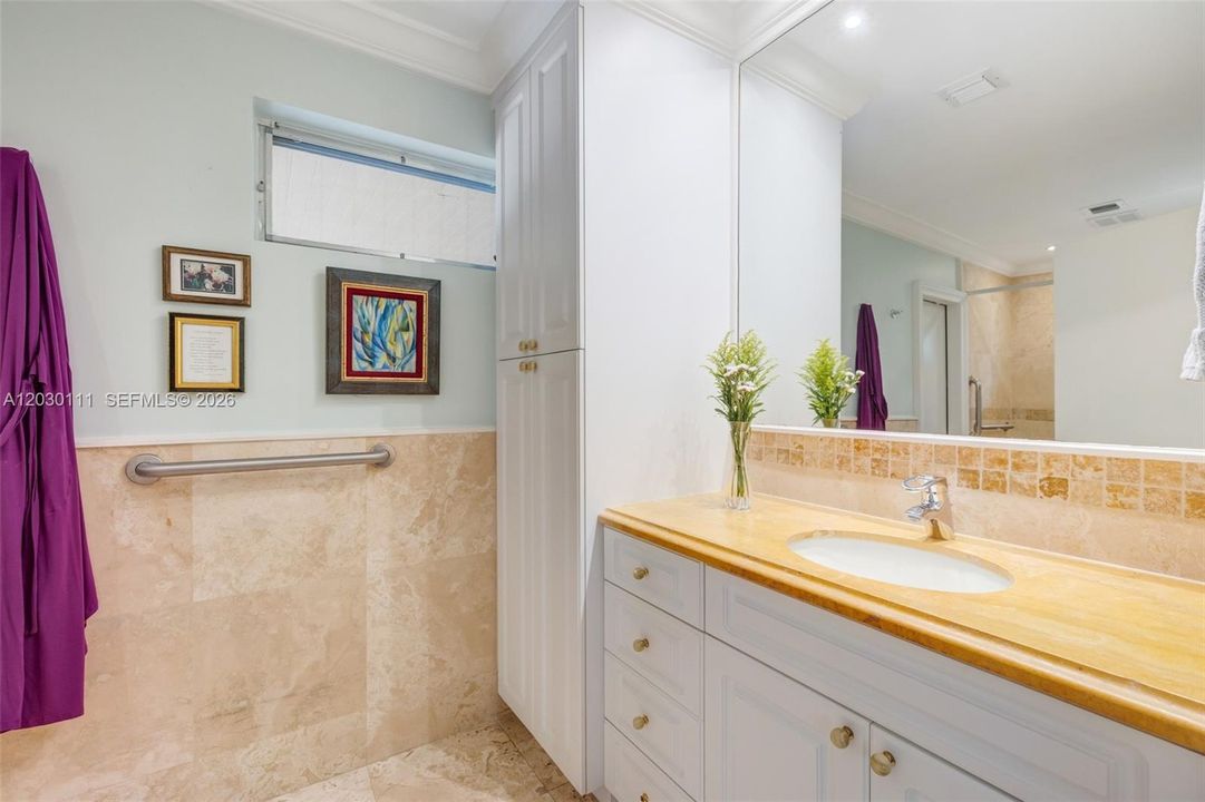Primary En Suite Bath