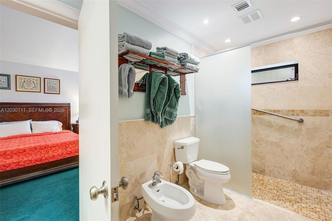 Primary En Suite bath
