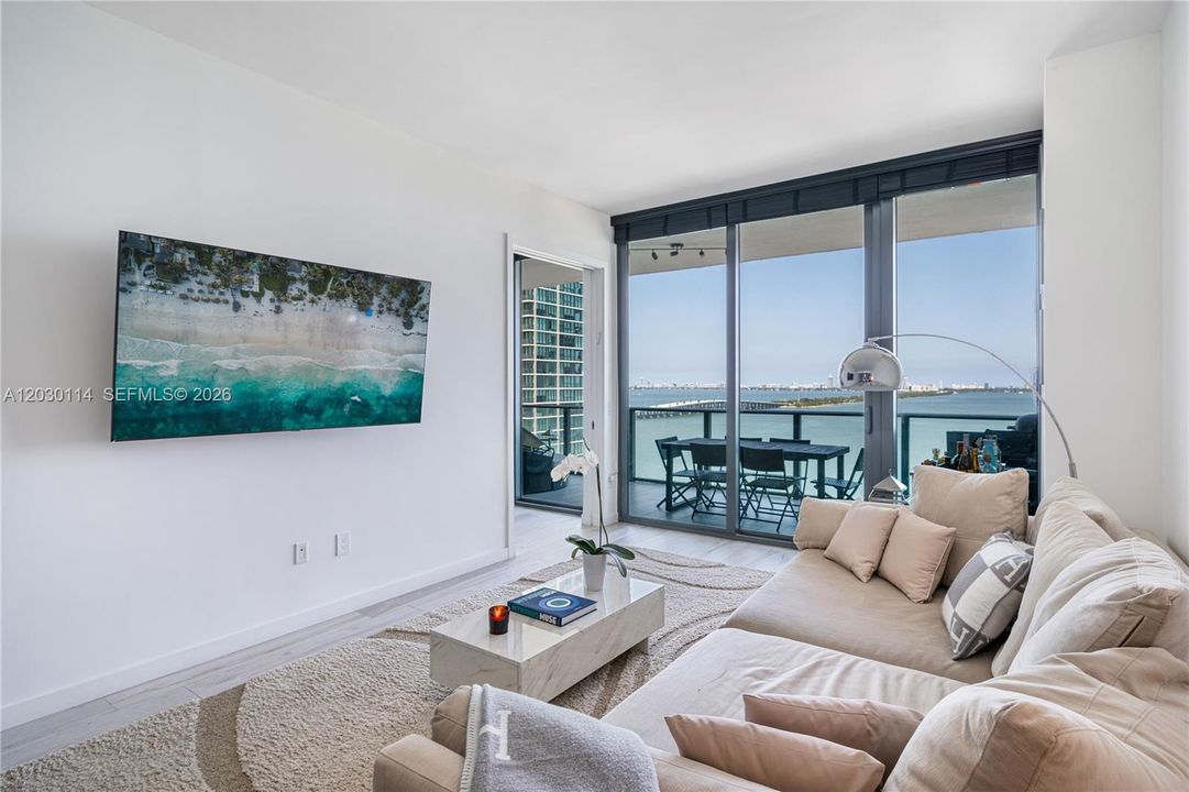 For Sale: $1,049,000 (2 beds, 3 baths, 1187 Square Feet)