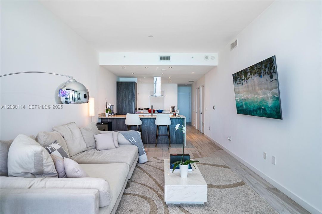 For Sale: $1,049,000 (2 beds, 3 baths, 1187 Square Feet)