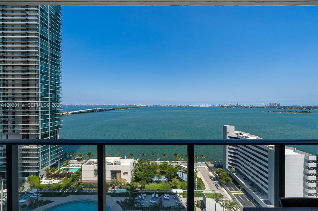 For Sale: $1,049,000 (2 beds, 3 baths, 1187 Square Feet)