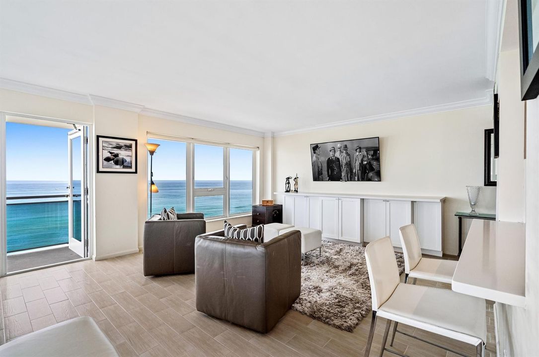OCEANFRONT GREAT ROOM