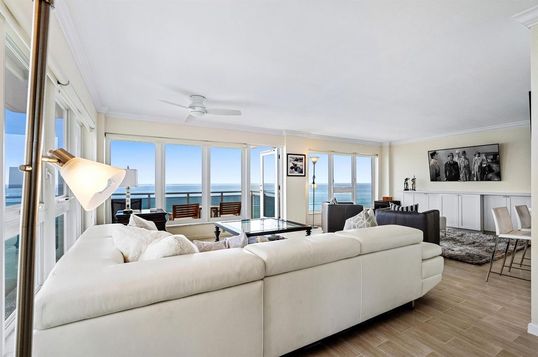 OCEANFRONT GREAT ROOM