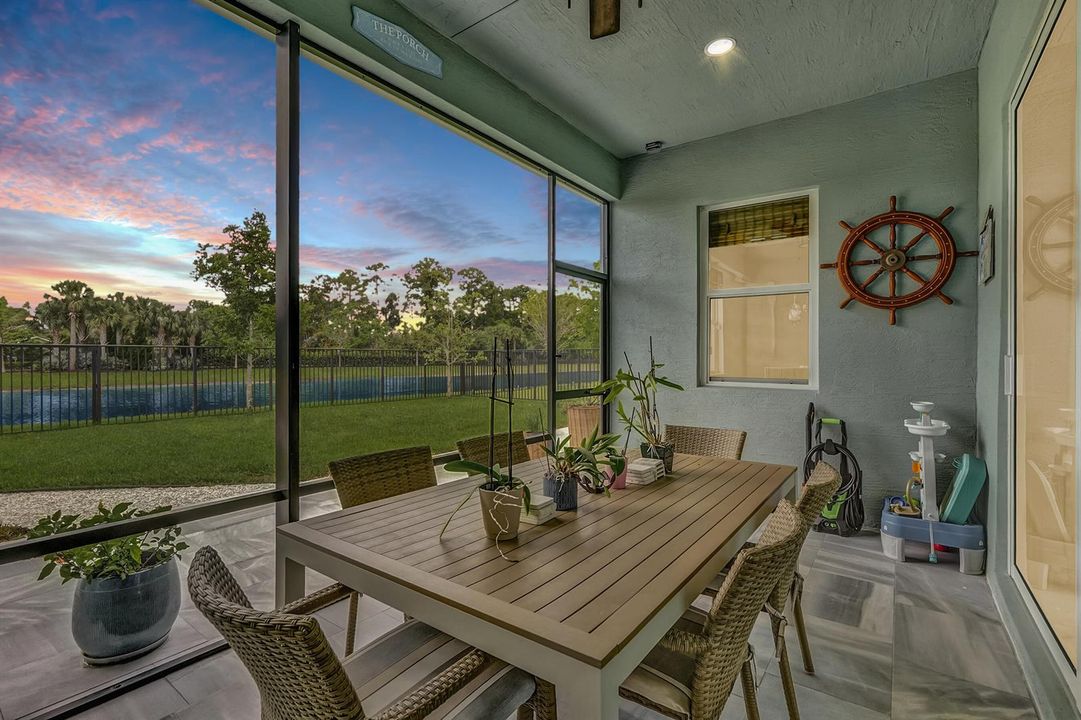 Screened-in-patio