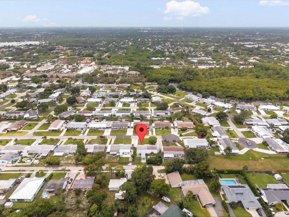 1017 Riverwood Ln-44