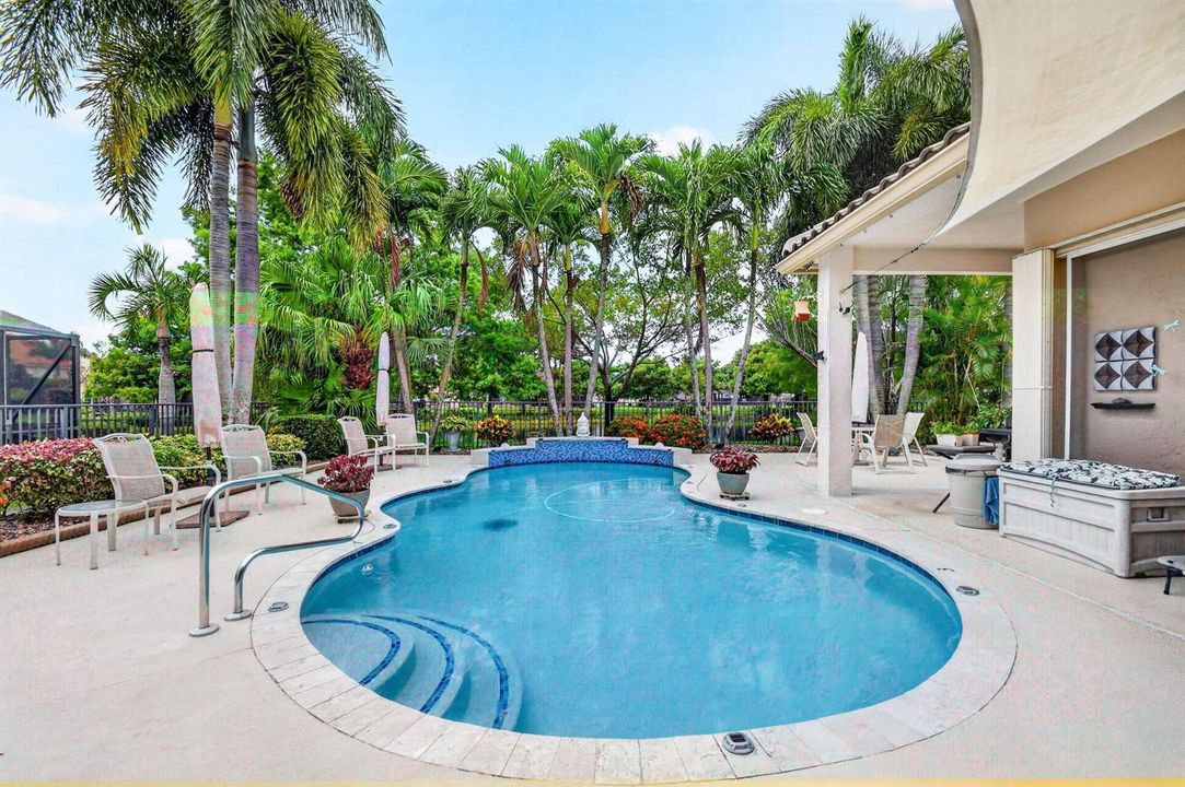 large freefrom pool