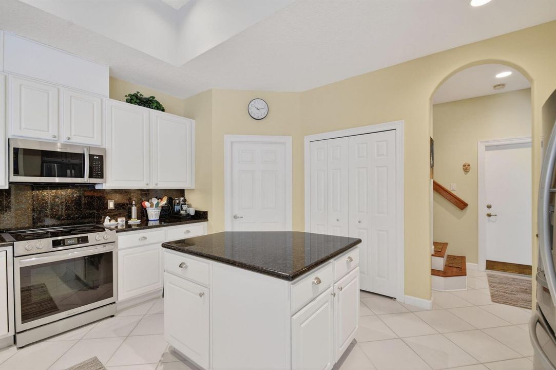 kitchen alt view