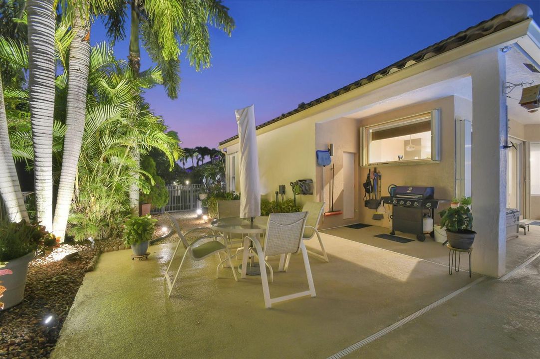 poolside seating