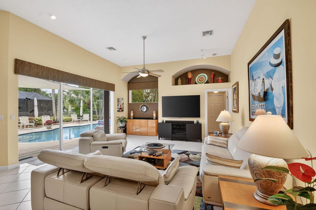 alt view family room