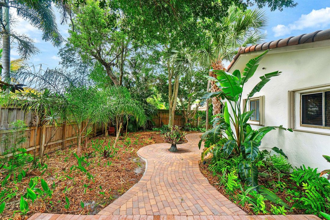 046-17734PineNeedleTerrace-BocaRaton-FL-