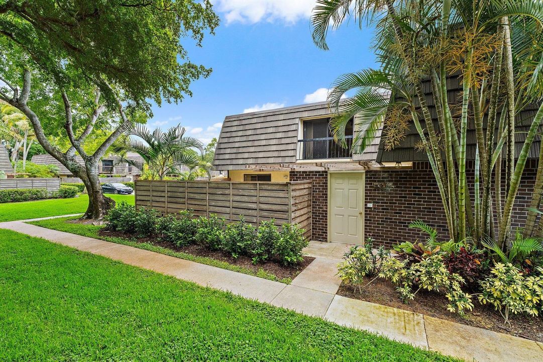 020-108FirstTerr-PalmBeachGardens-SMALL