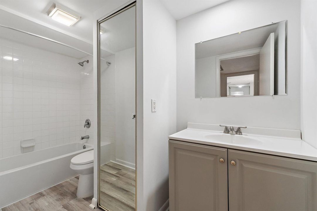 2nd Bathroom