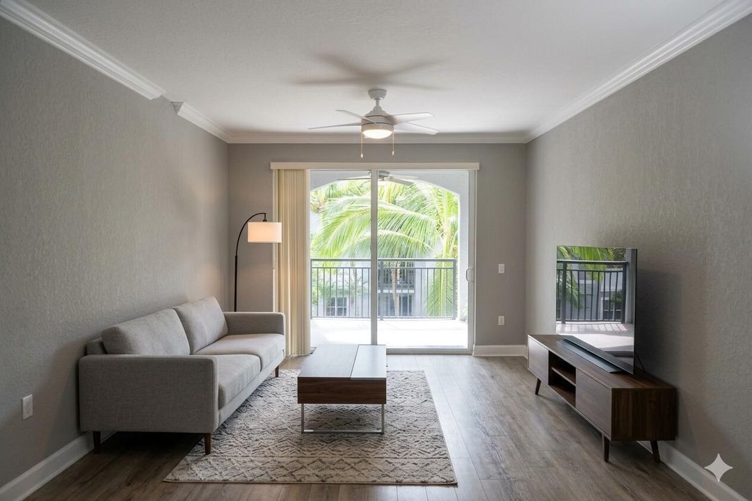 1660 Ren Livingroom pix