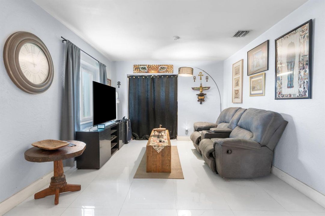 14-web-or-mls-2126 Washington St Hollywo