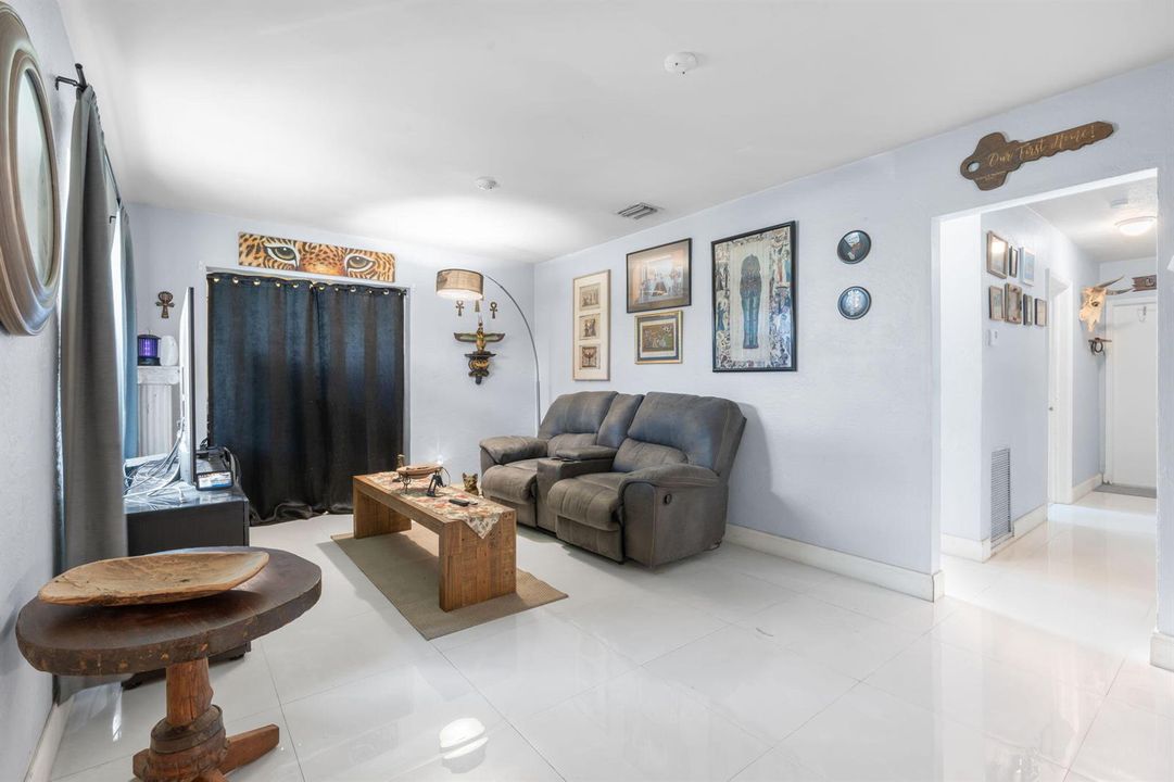 6-web-or-mls-2126 Washington St Hollywoo