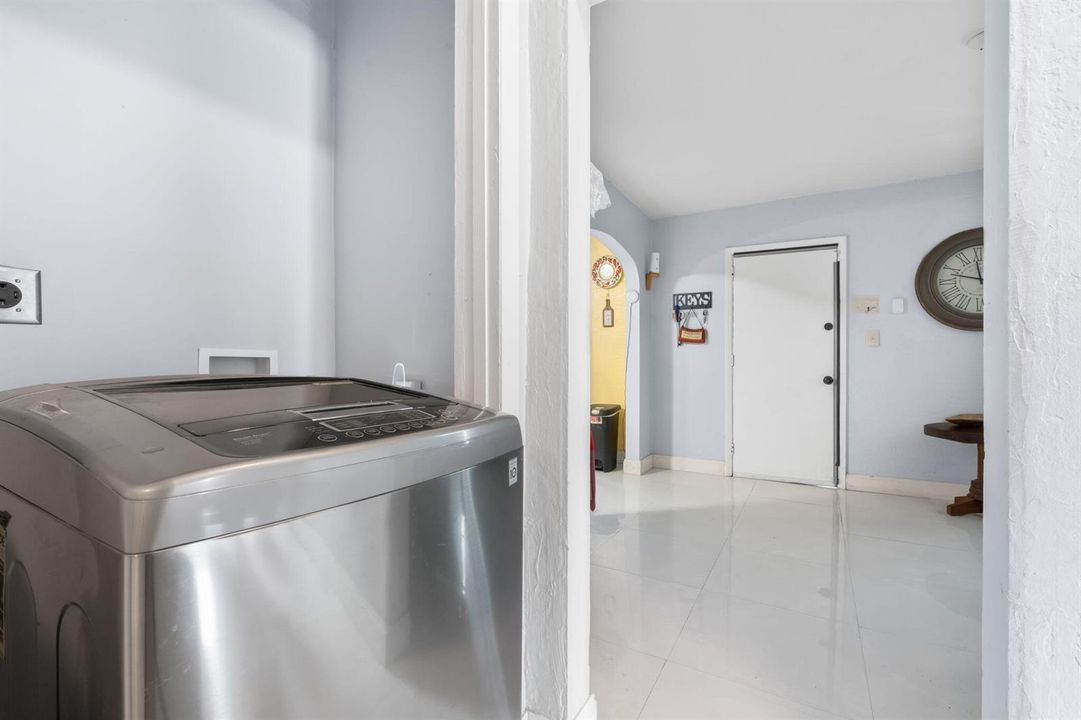 15-web-or-mls-2126 Washington St Hollywo