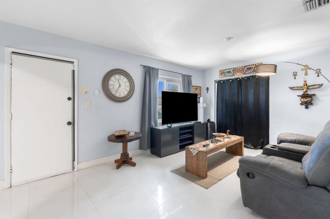 7-web-or-mls-2126 Washington St Hollywoo