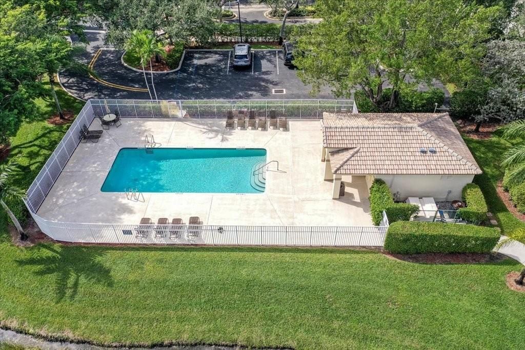 4722 lago vista.jpg 15