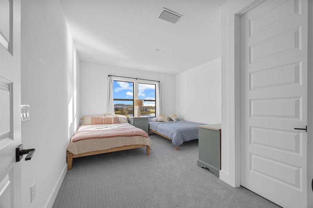 25-web-or-mls-NX Media-1724