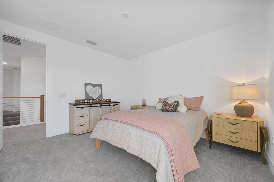 21-web-or-mls-NX Media-1720
