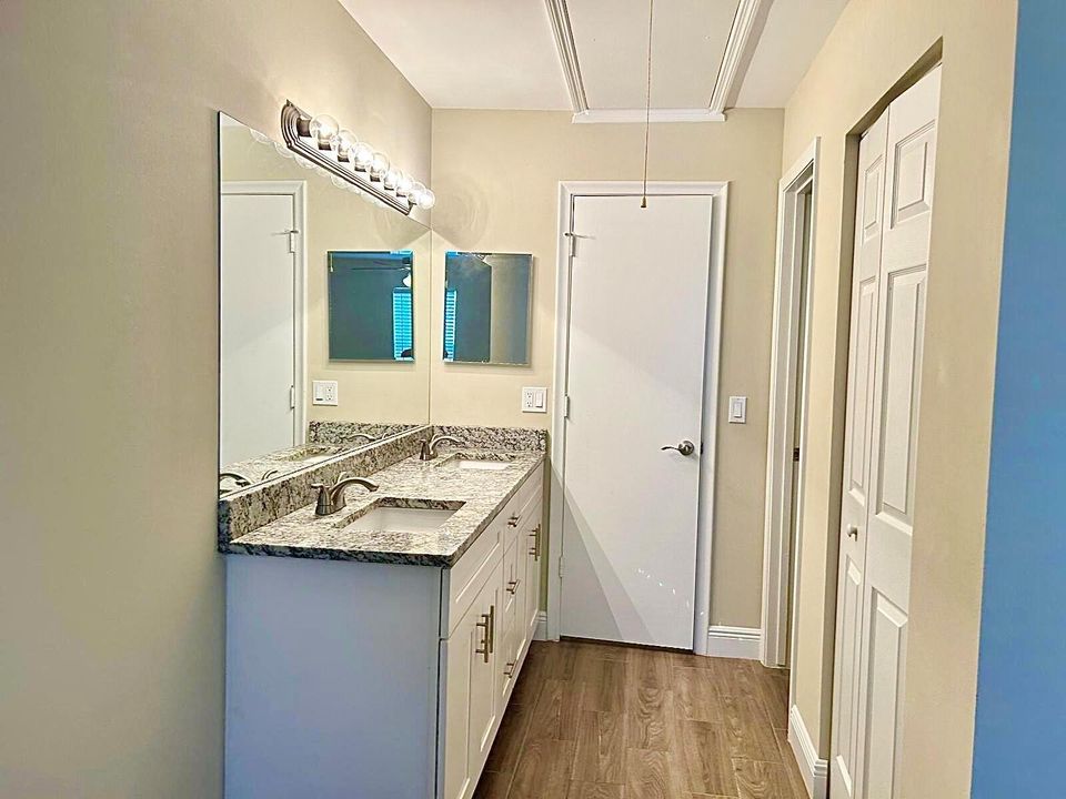 Double Sinks main bathroom