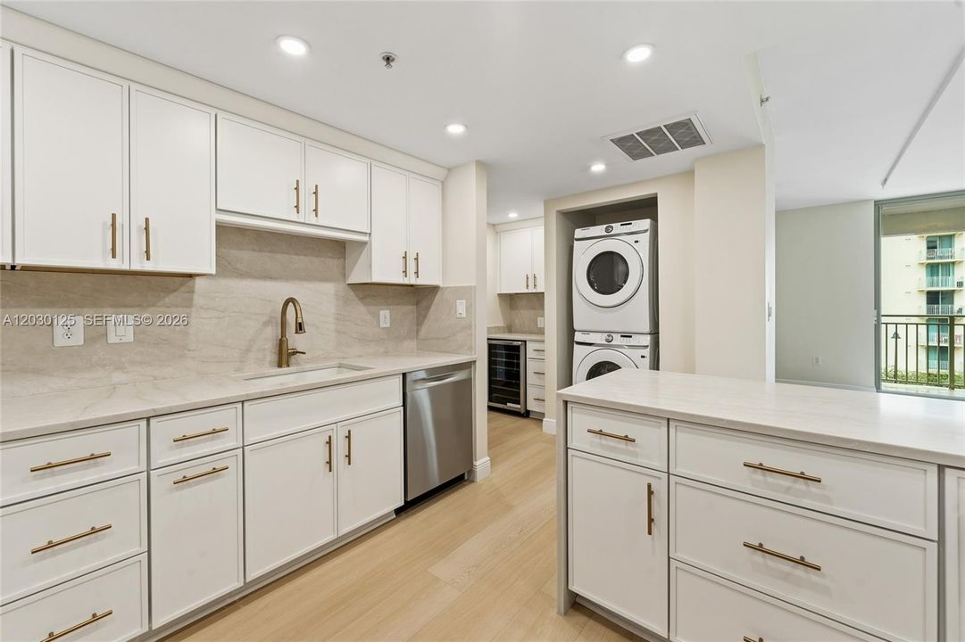 For Sale: $939,000 (3 beds, 3 baths, 1916 Square Feet)