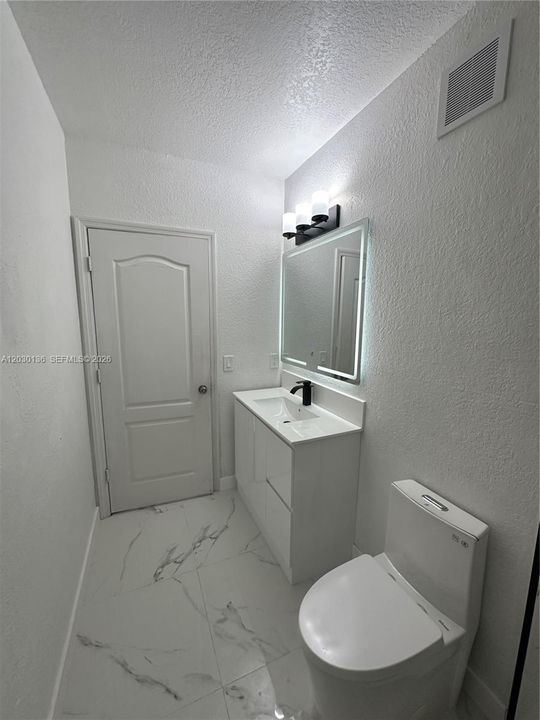 Active With Contract: $2,200 (2 beds, 2 baths, 1130 Square Feet)