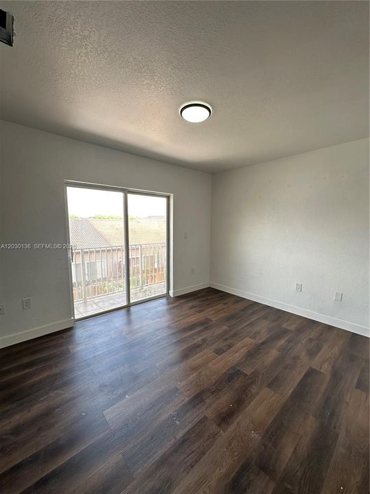 Active With Contract: $2,200 (2 beds, 2 baths, 1130 Square Feet)