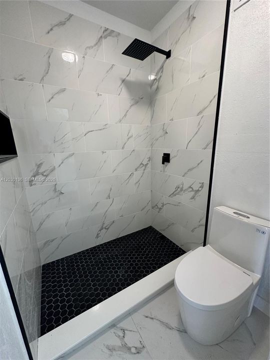 Active With Contract: $2,200 (2 beds, 2 baths, 1130 Square Feet)