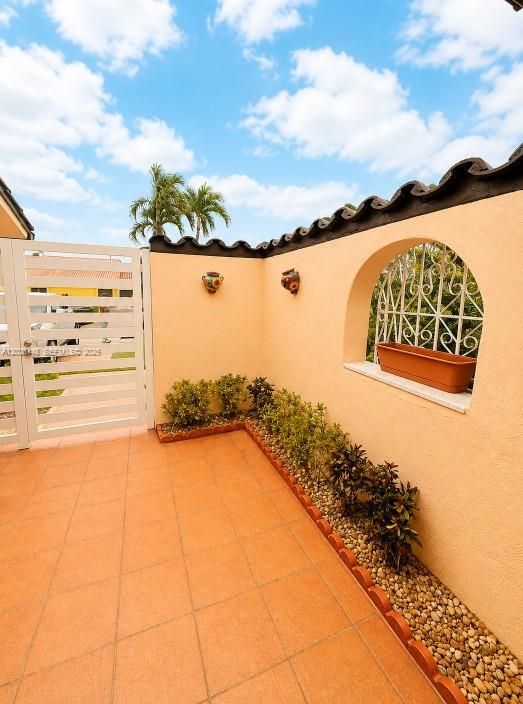 For Sale: $560,000 (3 beds, 2 baths, 1224 Square Feet)