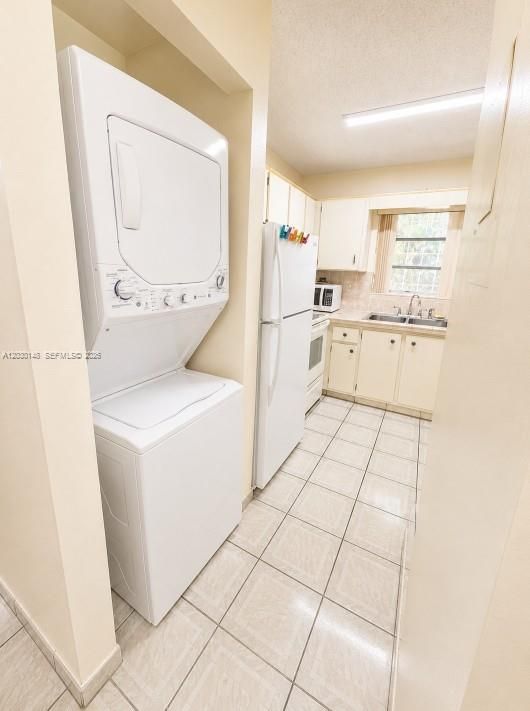 For Sale: $560,000 (3 beds, 2 baths, 1224 Square Feet)