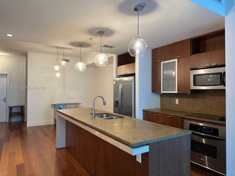 For Sale: $525,000 (2 beds, 2 baths, 1237 Square Feet)