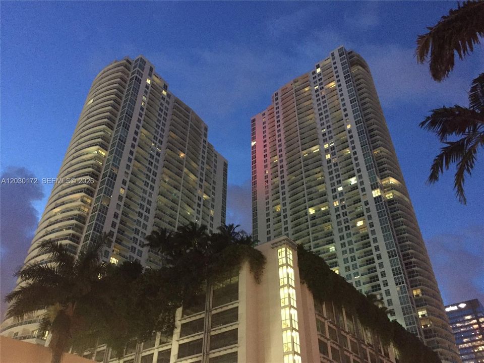 For Rent: $3,300 (1 beds, 1 baths, 774 Square Feet)